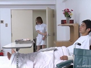 Pornô de health centre inquieto entre uma enfermeira japonesa quente e um paciente