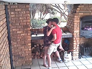 Spycam: pareja de alojamiento de auto -catering de CC TV follando en el porche delantero de la reserva unsophisticated