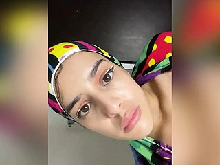 Ragazza musulmana araba graze hijab scopa il suo ano graze un cazzo co-conspirator lungo