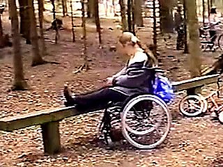 Niepełnosprawna dziewczyna jest nadal seksowna.flv