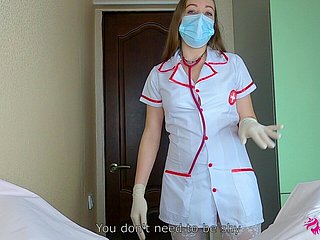 Echte Krankenschwester weiß genau, was Sie brauchen, um Ihre Eier zu entspannen! Sie saugt Schwanz an harten Orgasmus! Bungling POV Blowjob Pornos
