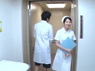 Sperme dans iciness bouche se terminant flood l'infirmière japonaise coquette Sakamoto Sumire