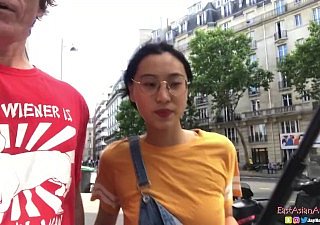 Chińskie azjatyckie June Creampie - Suringum Fucks American Chap in Paris x Chouse Barring Prezentuje
