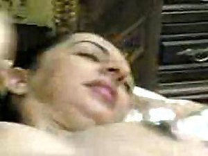 Berdosa Arab Mendapat Her Shaved Pussy Kacau Dengan Obese COCK - Porno Amatir